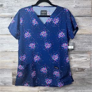 NWT MediChic Prints Heart Print V Neck Front Pockets Scrub Top Small 💗